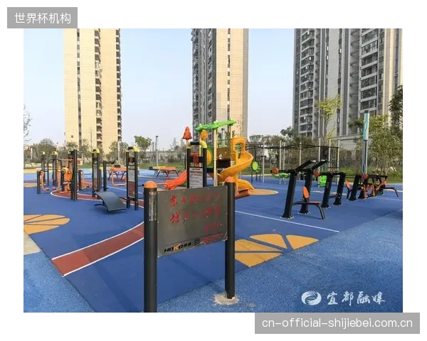 针对老年人的社区健身器材将集成更多健康监测功能，打通与社区卫生服务中心的数据接口